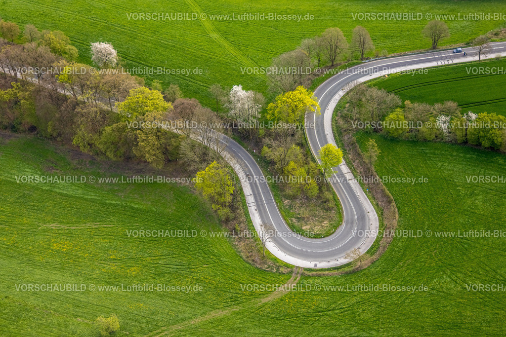 Velbert230407312Neviges | Luftbild, Serpentinen der Kuhlendahler Straße Landesstraße L107 in grüner Landschaft, Kuhlendahl, Velbert, Ruhrgebiet, Nordrhein-Westfalen, Deutschland