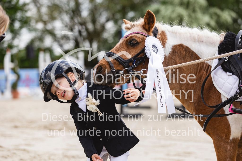 260509_PfSpTa_16_Führzügel-WB-645 | Deine schönsten Turniermomente als professionelle Fotos! Entdecke hochwertige Pferdesport-Fotografie im Online-Shop. Jetzt Fotos finden & bestellen!