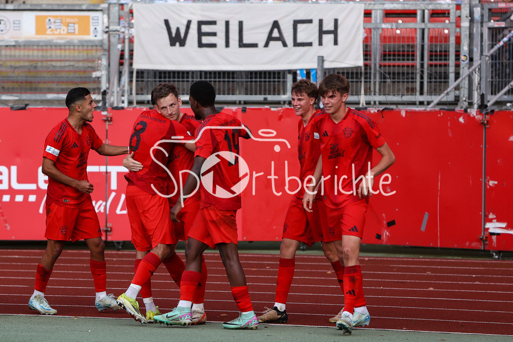 1. FC Nürnberg II - FC Bayern Amateure | Jubel nach dem Treffer zum 1-2 durch Timo Kern (FCB #10) / Treffer / Freude / Torschuezte