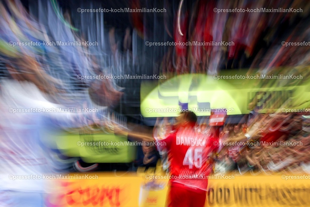 EHF19012601142 | 19.01.2026, Handball, Men's EHF EURO 2026, Österreich - Serbien, Jyske Bank Boxen in Herning, Dänemark, Preliminary Round: Dynamic Feature of players on the pitch Dynamik Dynamisch Symbolbild  Eric Damböck (Austria #45) jubel Torjubel 