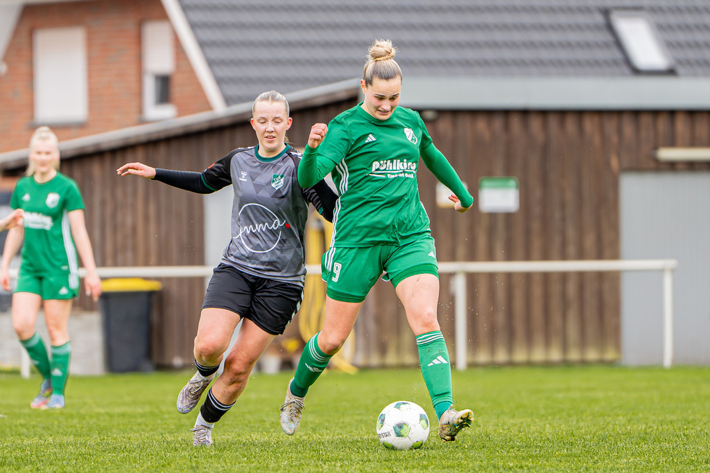 Fußball I Frauen I Saison 2025-2026 I Oberliga Niedersachsen I 19. Spieltag I TuS Lutten - TuS Büppel I 06081 | jns.sportfotos - Realisiert mit Pictrs.com