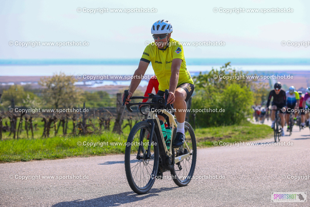 TRA_1060 | Neusiedlersee Radmarathon 2026@sportshot_your_pictrs #yourpictures#roadtowm2029 #nrm #neusiedlerseeradmarathon #neusiedlersee #neusiedlerseetourismus #burgenland #mörbisch #nrm26 #burgenlandtourismus #voglundco #poweredbyburgenlandtourismus #radsport #rad #marathon #ucigranfondo #visitburgenland #ucigranfondoworldseries