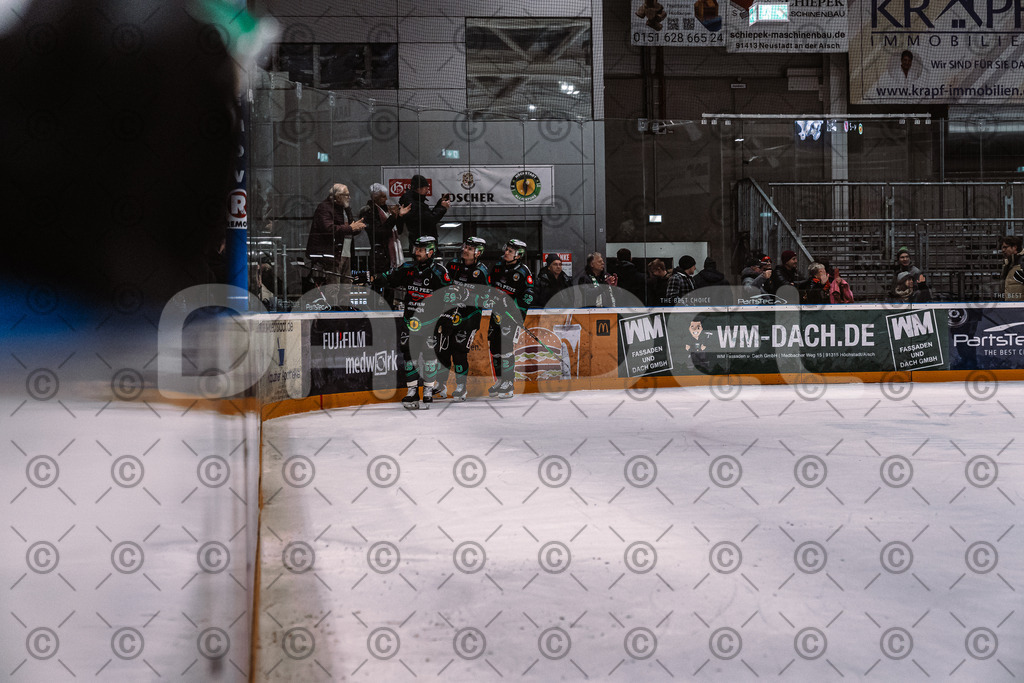 Alligators_vs_Passau_26_12_2025-090 | Höchstadt Alligators Fotogalerie: Eishockey-Action aus Franken. Professionelle Spielfotos, Portraits & Stadionbilder zum Download. Jetzt entdecken! - Realisiert mit Pictrs.com