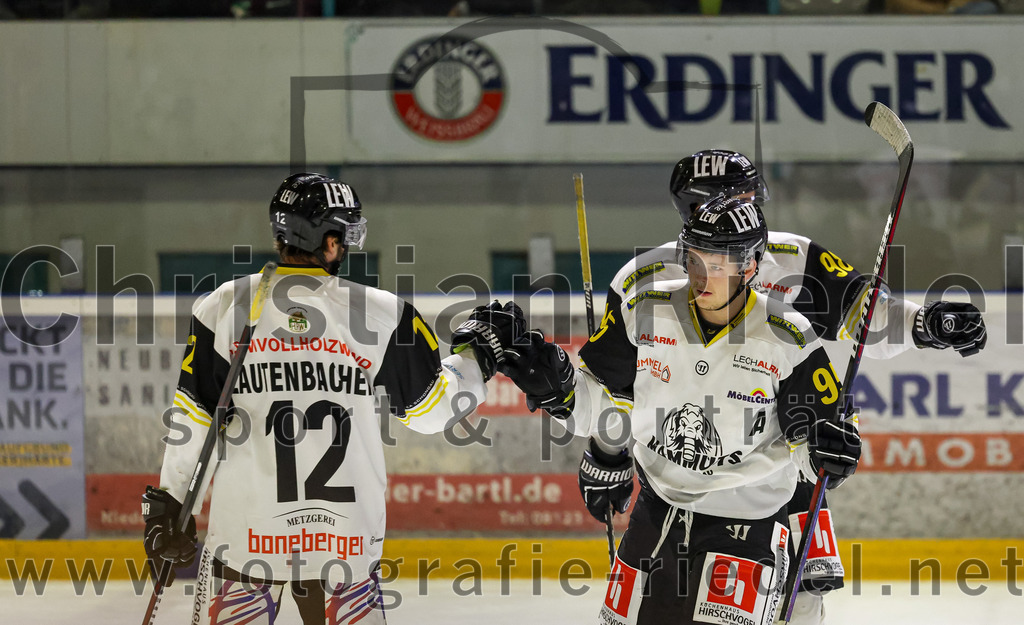 2023-11-17_023_TSV_Erding_gegen_EA_Schongau | Erding, Deutschland, 17.11.2023:
Eishockey, Bayernliga Vorrunde 2023 / 2024, 10. Spieltag, TSV Erding gegen EA Schongau, Endergebnis: 12:4

Jonas Lautenbacher (EA Schongau, #12), Florian Höfler (EA Schongau, #95)

Foto: Christian Riedel / fotografie-riedel.net
