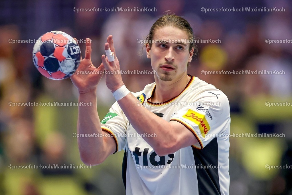 EHF15012602160 | 15.01.2026, Handball, Men's EHF EURO 2026, Deutschland - Österreich, Jyske Bank Boxen in Herning, Dänemark, Preliminary Round:  Juri Knorr (Germany #15) 