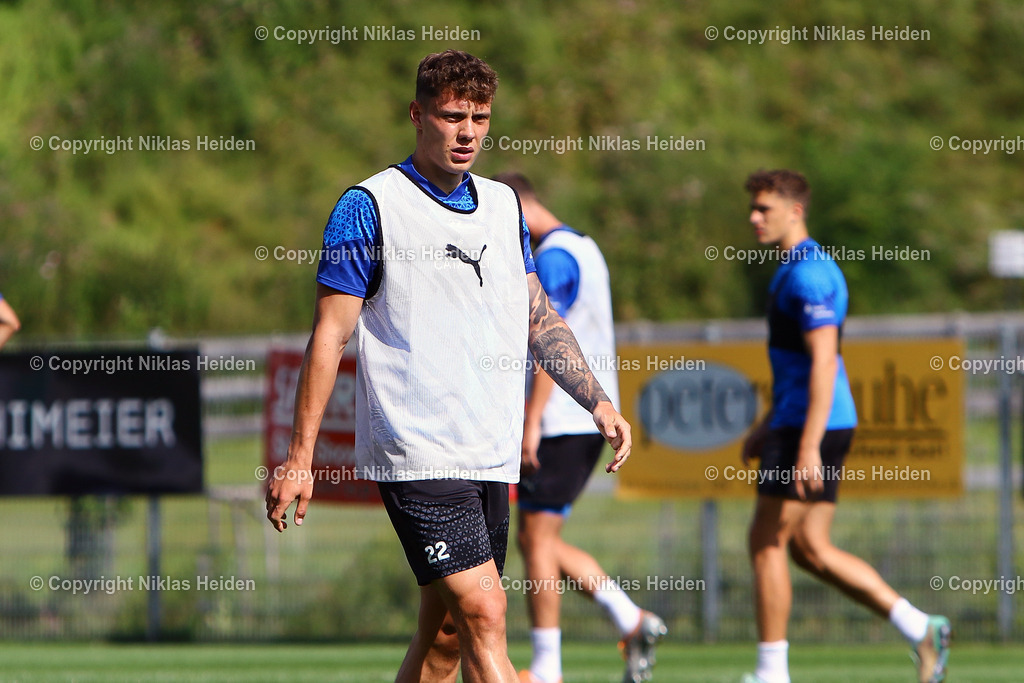 NH_HolsteinKiel_Trainingslager_Oesterreich_Training_31072024 | #22 Nicolai Remberg (Holstein Kiel)Fußball I Herren I Training I Saison 2024-2025 I Holstein Kiel I Trainingslager Seefeld (Österreich) I 31.07.2024 I Seefeld Sports Arena