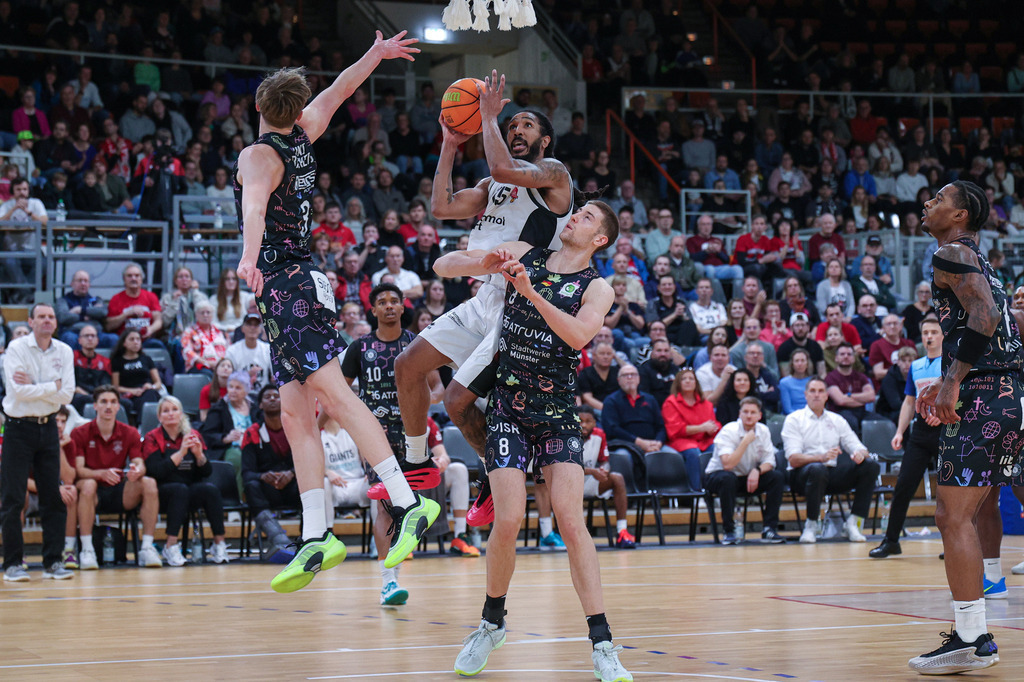 Pro A BAYER GIANTS vs Uni Baskets Münster-4 | Fotos von Basketballspielen aus dem Raum NRW fotografiert von Gero Mueller-Laschet und Daniel Schaefer - Realisiert mit Pictrs.com