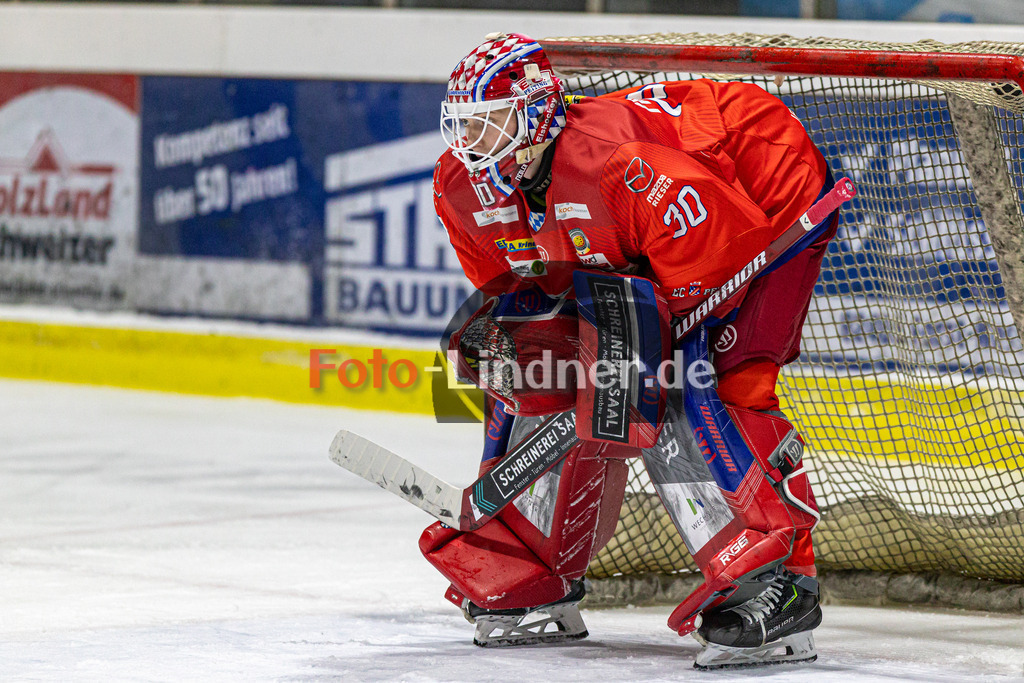 EC Peiting vs EV Füssen | Eishockey Oberliga Süd 2023/2024, EC Peiting vs EV Füssen, 20240112,
Konrad FIEDLER (ECP Goali 30) im Tor,
2024-01-12 in Peiting (Eisstadion)
30 Konrad FIEDLER (ECP Goali 30)
Copyright: WolfgangxLindner foto-lindner.de