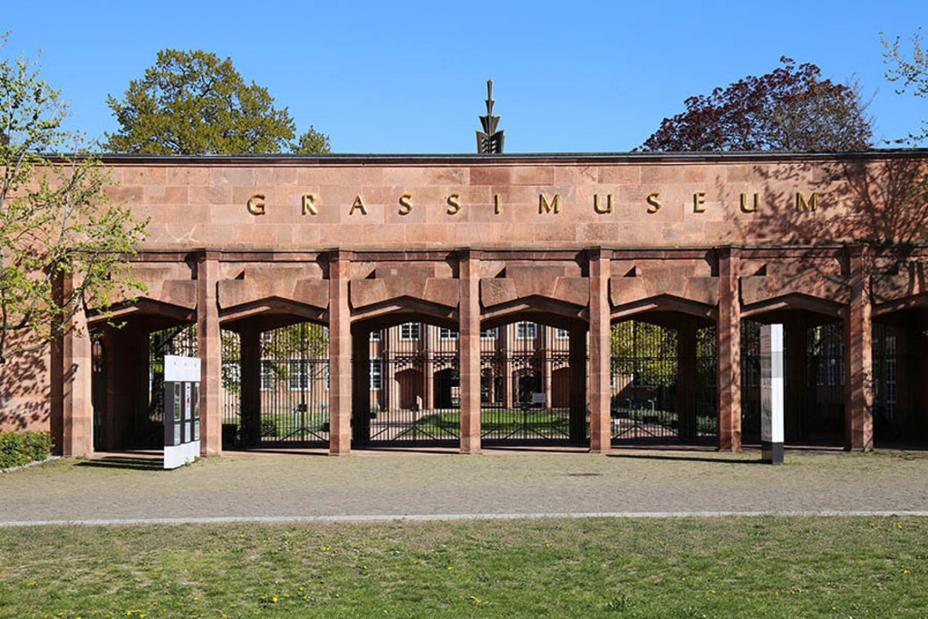 Bildlexikon Leipzig - Grassimuseum | Das Team hinter BILDLEXIKON LEIPZIG bündelt historische wie aktuelle Informationen über die Stadt Leipzig in Text und Bild auf einer Plattform und stellt diese der interessierten Öffentlichkeit zur Verfügung.