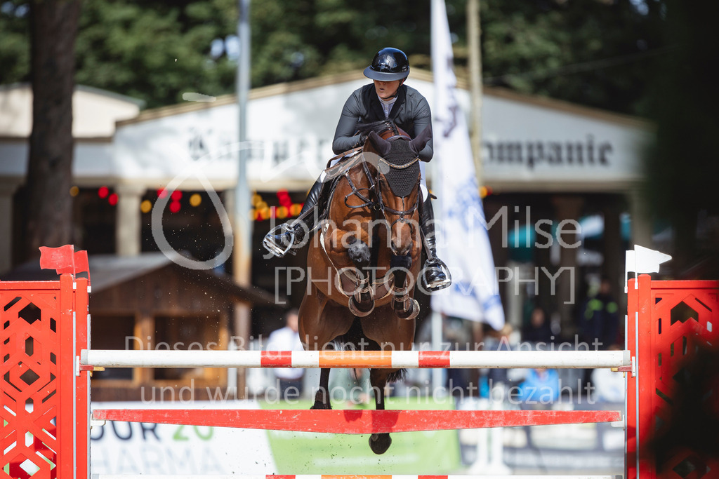 240915_OWLCh_MT-473 | Deine schönsten Turniermomente als professionelle Fotos! Entdecke hochwertige Pferdesport-Fotografie im Online-Shop. Jetzt Fotos finden & bestellen!
