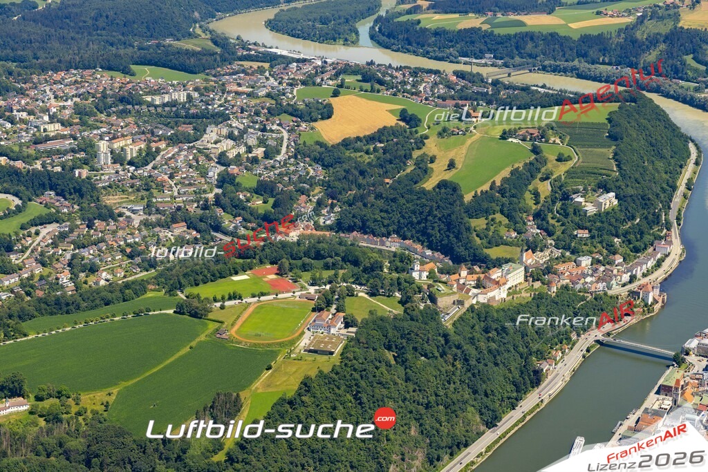 Die Luftaufnahme Oberhaus - Passau wurde 2022 vom Flugzeug aus (keine Drohne) erstellt. Hohe Auflösung -für große Poster und Wandbilder geeignet - Garantiert!