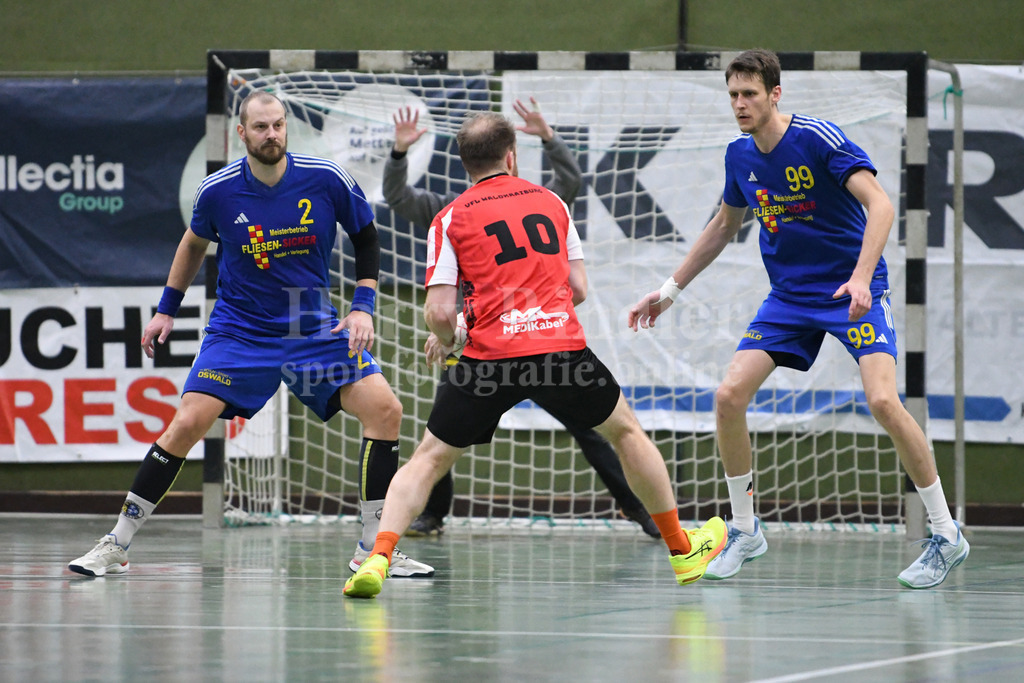 SSG Metten : VfL Waldkraiburg | die SSG- Routiniers haben alles im Blick: Karel Kveton (SSG Metten #2) und Patrick Sigl (SSG Metten #99) - Realisiert mit Pictrs.com