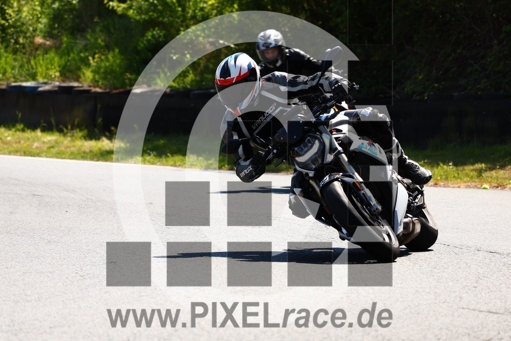 0028-20250512_01091 | Schöne Erinnerungen an spannende Momente - das festzuhalten ist unser Job. PIXELrace.de ist seit 2003 auf den Rennstrecken Europas unterwegs um die Action draußen beim Fahren und die wunderbare Stimmung imm Fahrerlager für euch einzufangen.