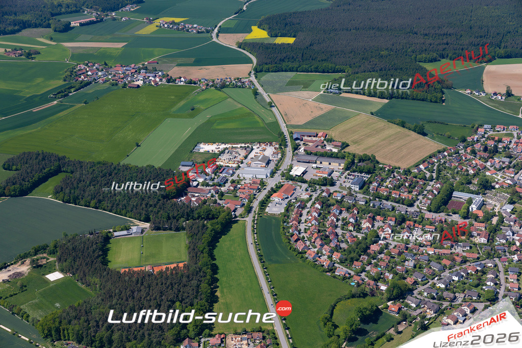 Die Luftaufnahme Hainsacker - Lappersdorf wurde 2021 mittels Flugzeug (keine Drohne) erstellt. Hohe Auflösung -für große Poster und Wandbilder geeignet!